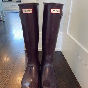 Original Tall Gloss Hunter rain boots in Eggplant